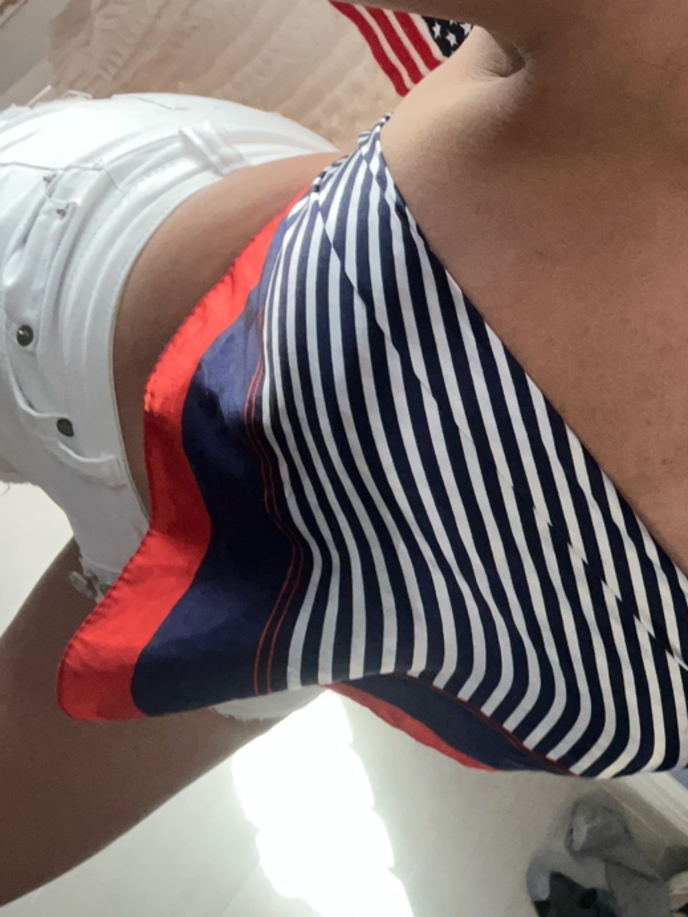 ❤️🤍💙Striped Silk Italian Scarf
Unlimited Uses;perfect for the summer&vacations!
